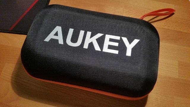 Recensione avviatore di emergenza per auto Aukey, con martello di emergenza