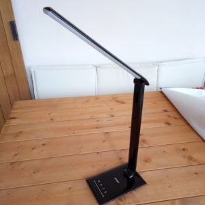 Recensione lampada da tavolo LED Aukey da 12W, pieghevole