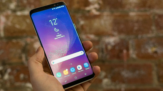 Samsung Galaxy S8, update in arrivo per risolvere problema display rossi