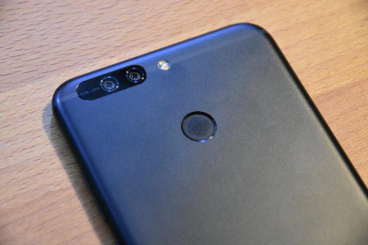 b Honor 8 Pro