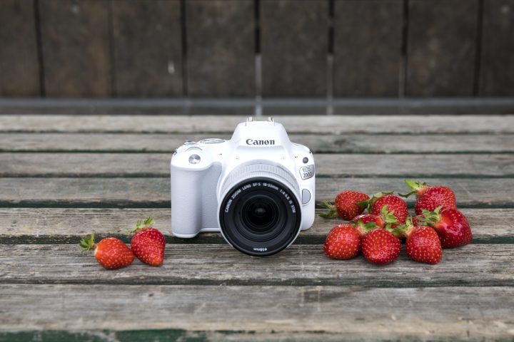 Canon EOS 200D