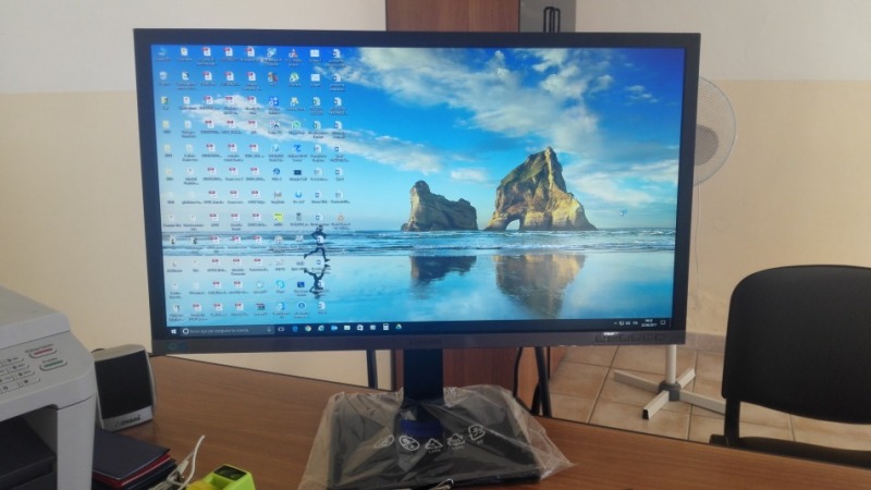 Samsung U28E850