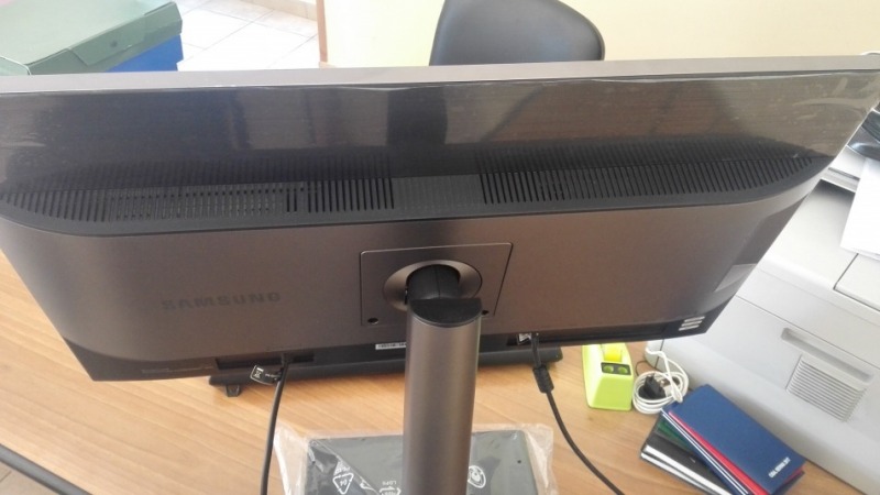 Samsung U28E850