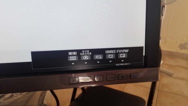 Samsung U28E850