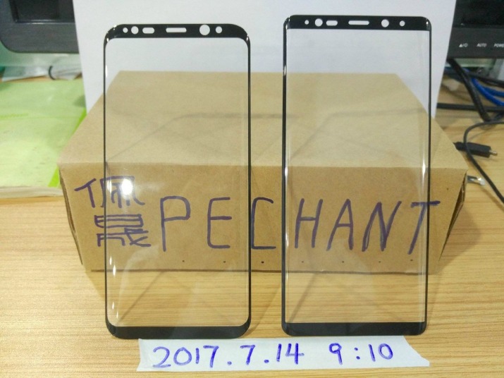 Una foto compara il pannello anteriore del Galaxy Note 8 con S8+