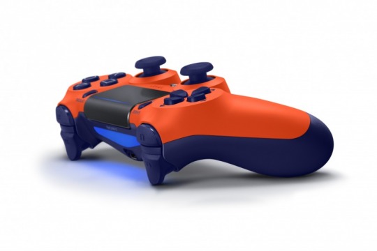 PS4: ecco il nuovo controller Sunset Orange 