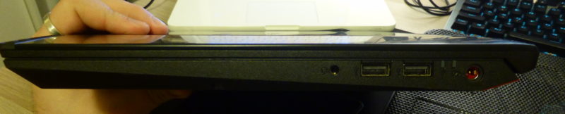 acer predator helios 300 - lato destro