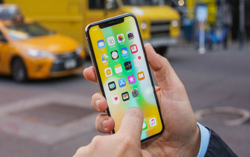 Prototipi di iPhone X Plus e iPhone 9 da 6.1" compaiono in foto: ecco il design