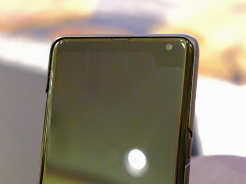 Sul web compare un prototipo di un device Samsung con 5G e uno strano notch: Galaxy S10?