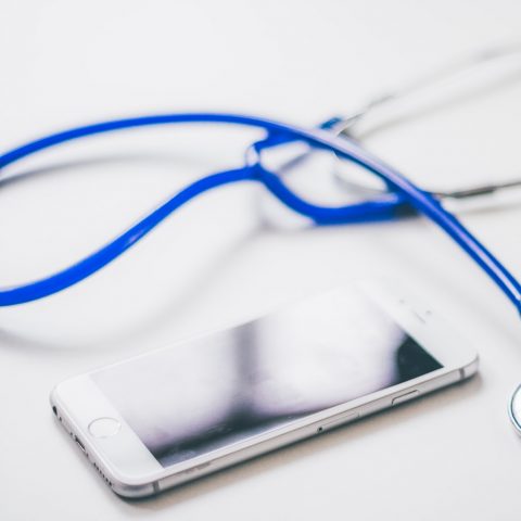 web e social influenzano negativamente